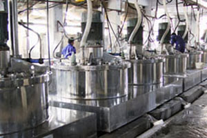 平板式刮刀下卸料全自動(dòng)離心機(jī)哪家好？